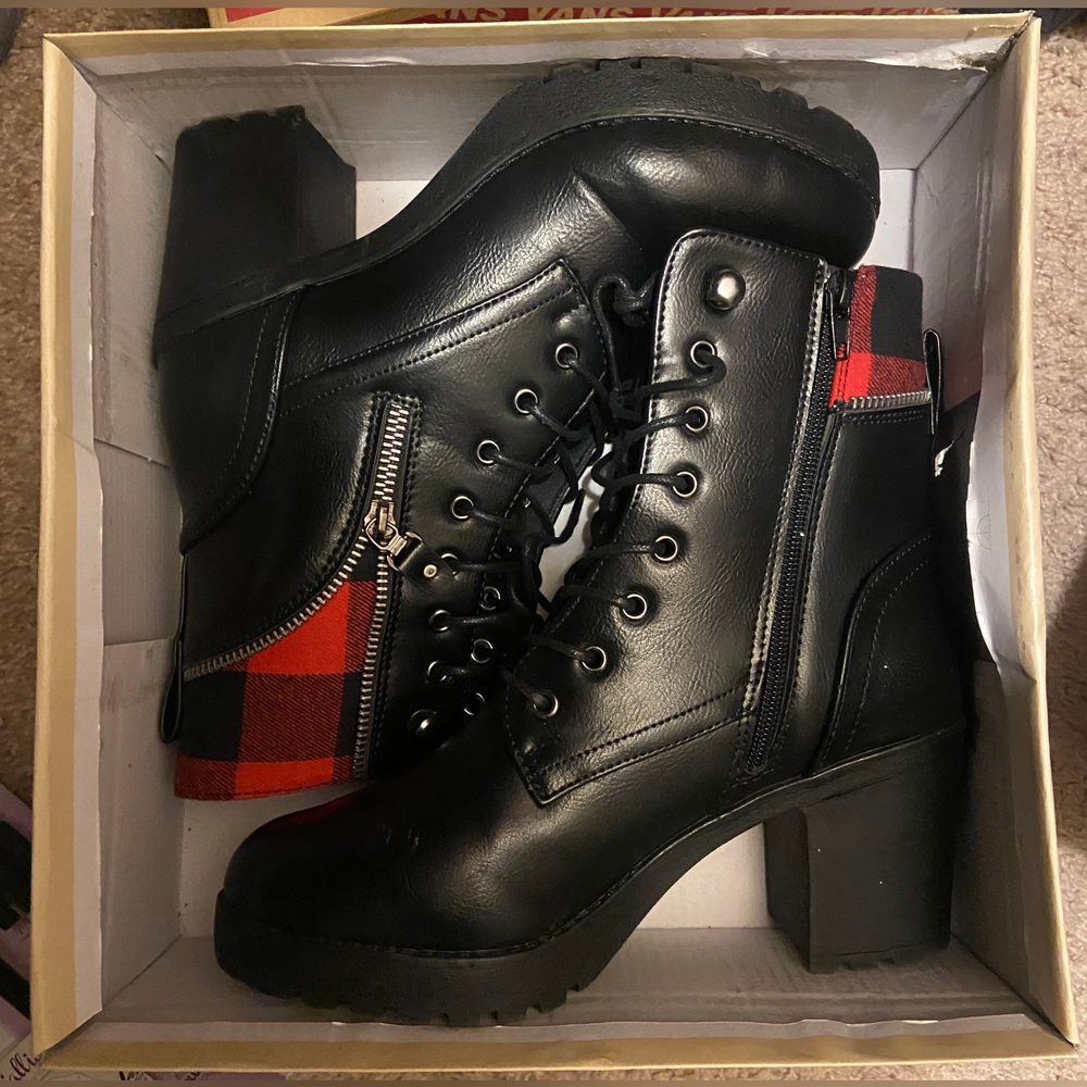 Black&Red Plaid Combat Boots